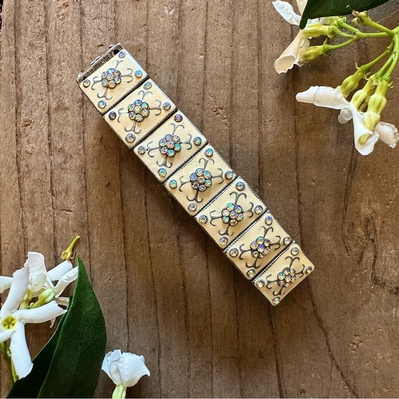 Vintage 🌸 Boho Cream & Rhinestone Enamel Stretch Bracelet Princesscore Floral - Picture 9 of 9